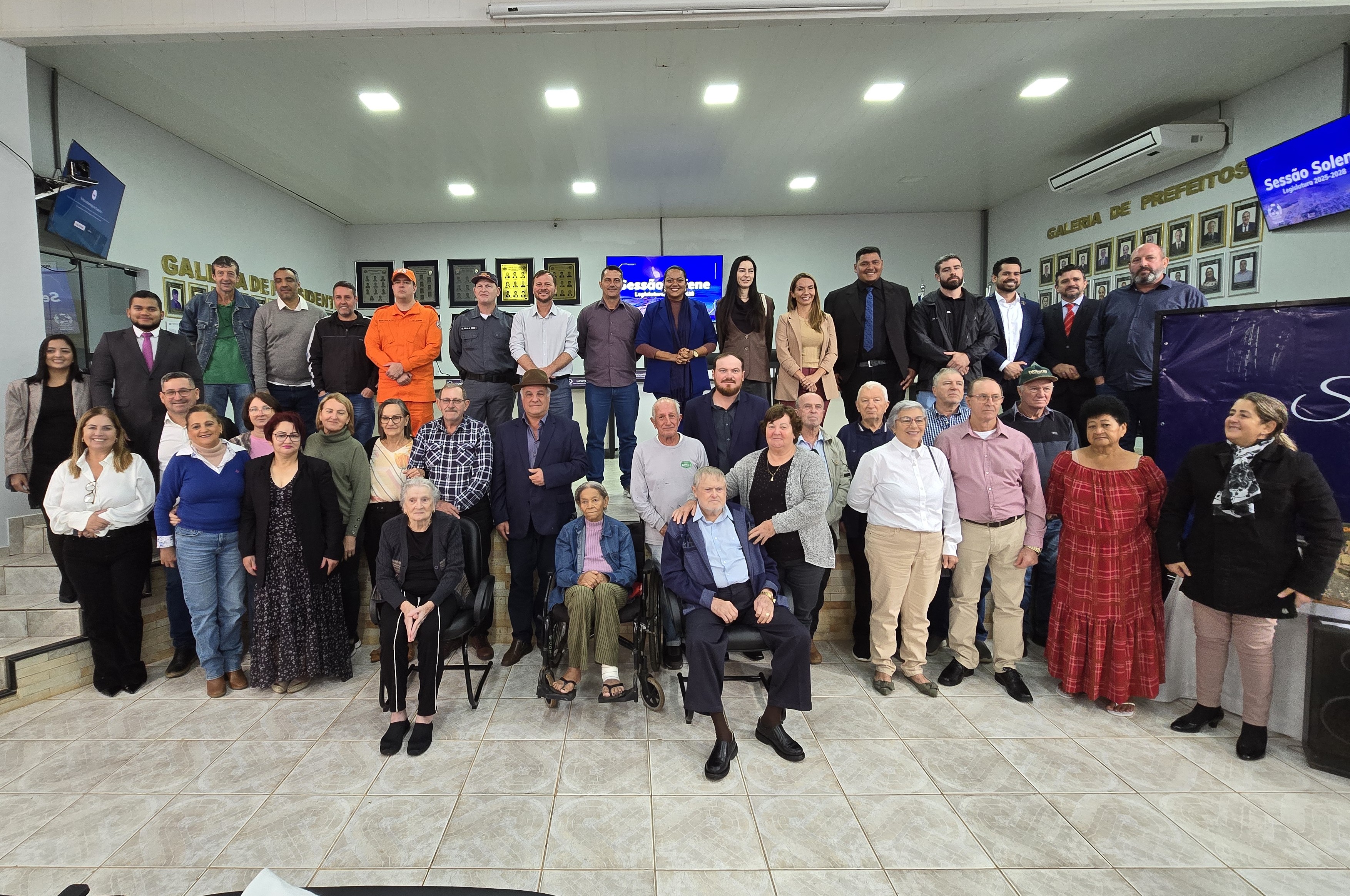 SESSÃO SOLENE EM HOMENAGEM AO DIA DO PIONEIRO TAPURAENSE E AO ANIVERSÁRIO DE 37 ANOS DE TAPURAH