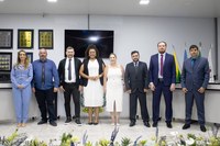 Sessão solene empossa vereadores eleitos e novo prefeito e vice